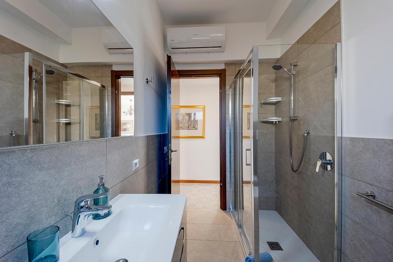 Portosole Attic - With Terrace And Private Parking Apartment Sanremo Ngoại thất bức ảnh