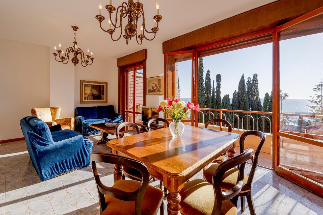 Portosole Attic - With Terrace And Private Parking Apartment Sanremo Ngoại thất bức ảnh