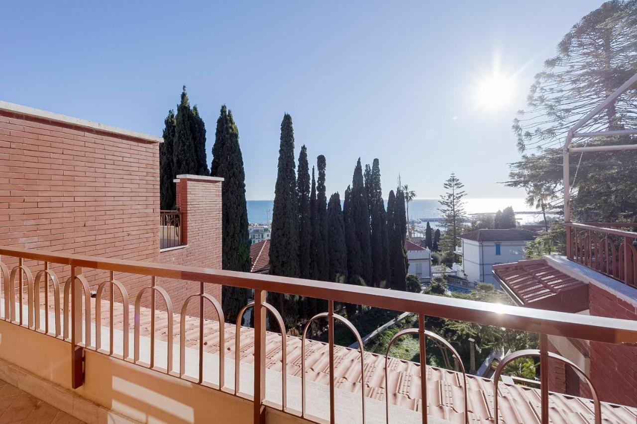Portosole Attic - With Terrace And Private Parking Apartment Sanremo Ngoại thất bức ảnh
