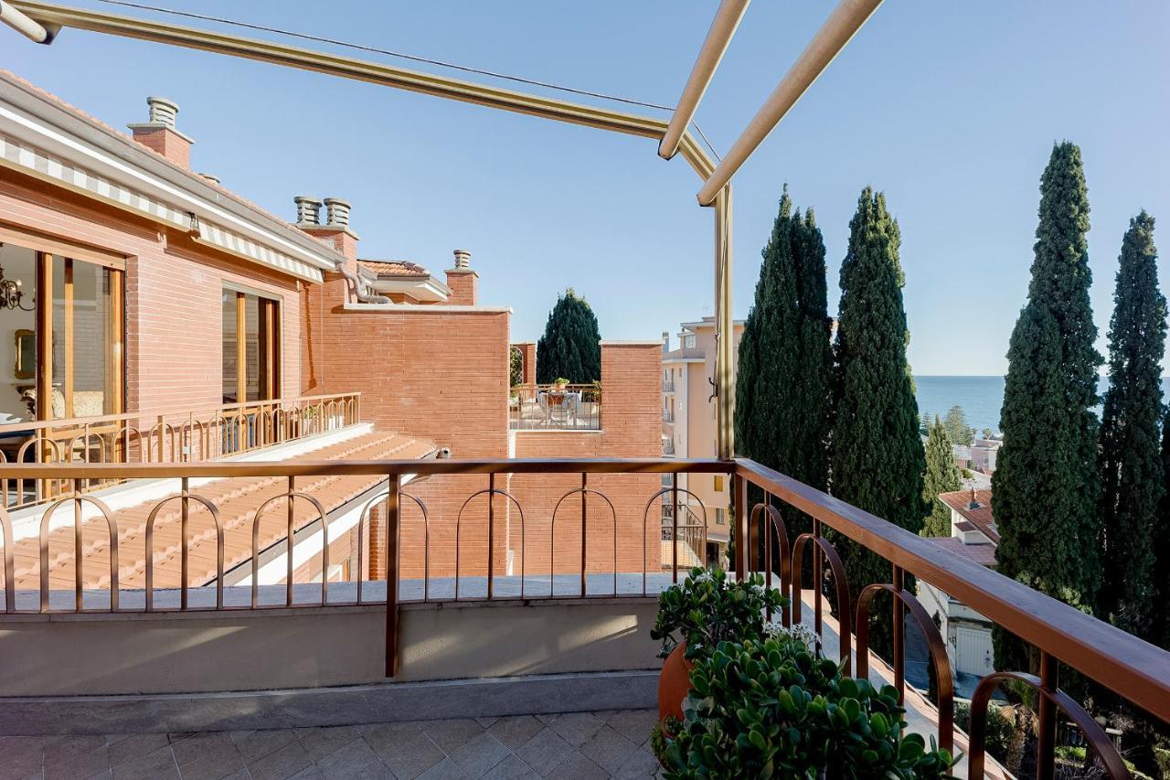 Portosole Attic - With Terrace And Private Parking Apartment Sanremo Ngoại thất bức ảnh
